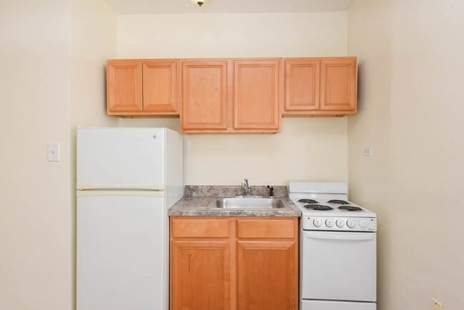 Building Photo - 4521 N Malden St