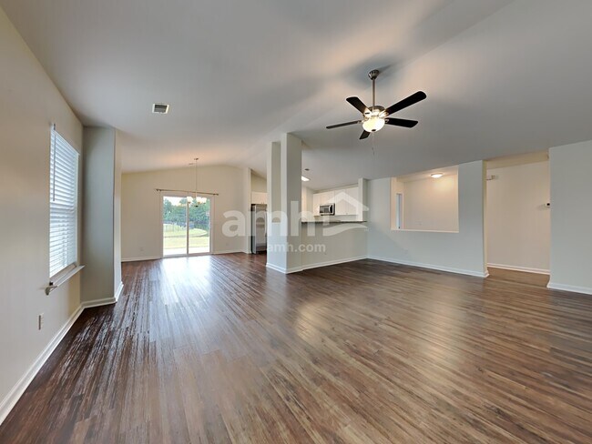 Foto del edificio - 132 Spring Lakes Dr