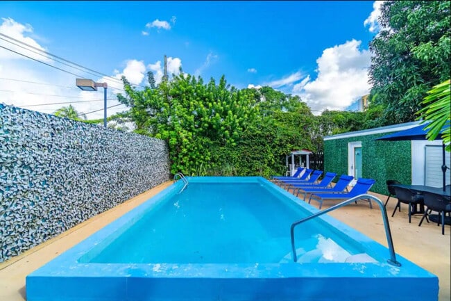 Foto del edificio - 975-977-977 SW 10th St