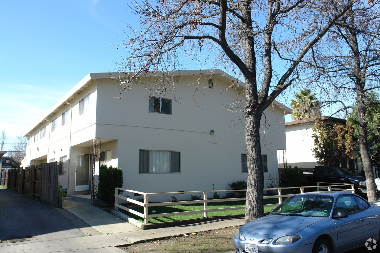 Primary Photo - 1059 Roewill Dr