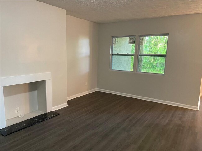 Building Photo - 3575 Oakvale Rd