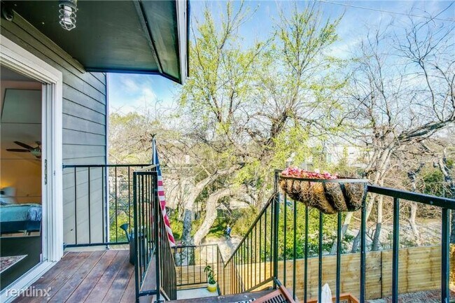 Building Photo - 4403 Buena Vista St