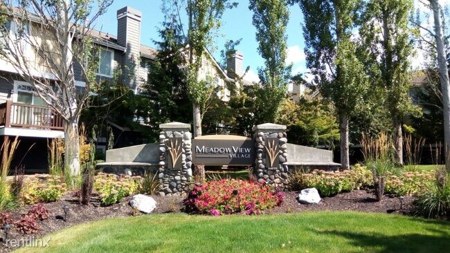 Building Photo - 2 br, 2.5 bath Townhome - 9068 161st Ct NE