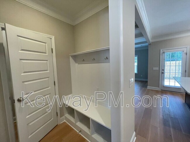 Building Photo - 3099 Venetian Dr