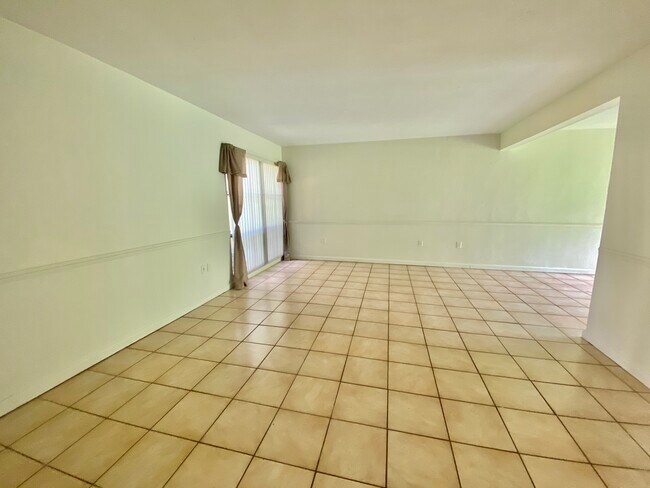 Foto del edificio - 2811 SW Archer Rd