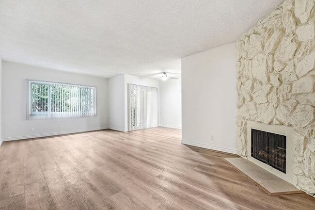Building Photo - 824 Maple St
