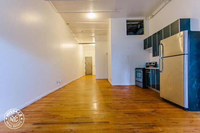 Foto del edificio - 385 Troutman St