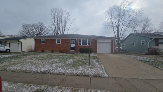 Building Photo - 432 Hickory Ln