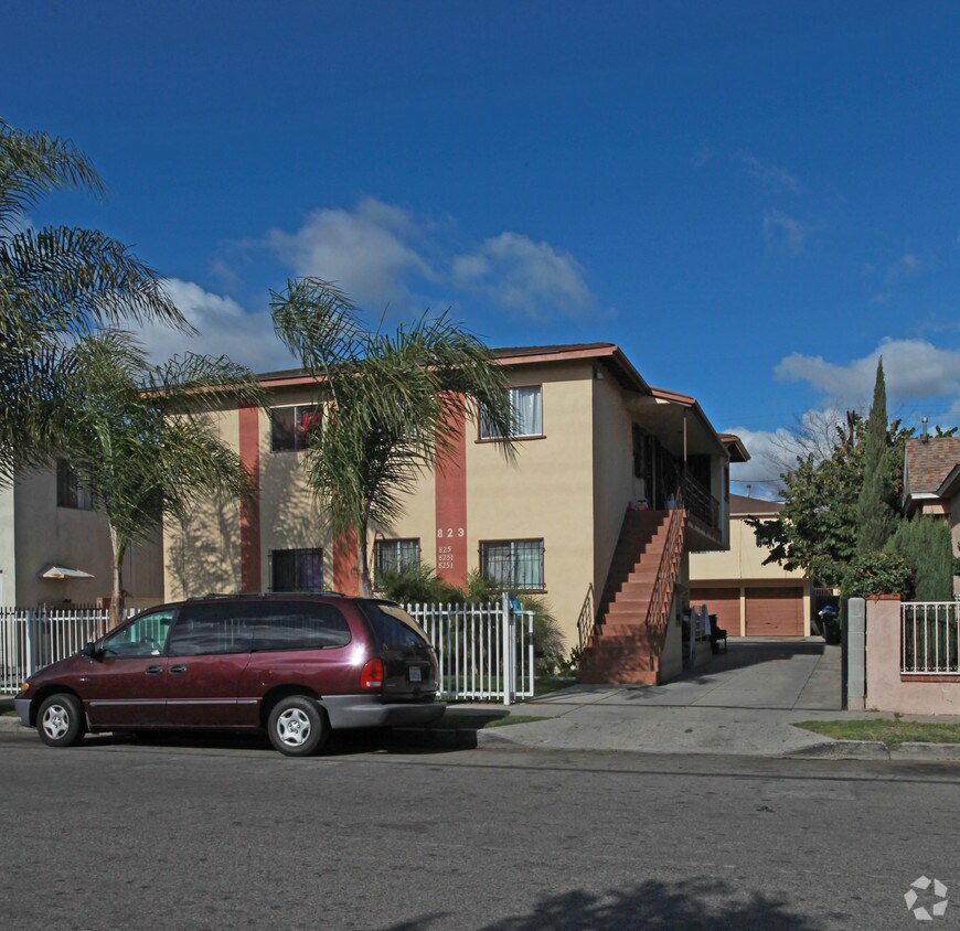 Primary Photo - 823-825 1/2 E 27th St