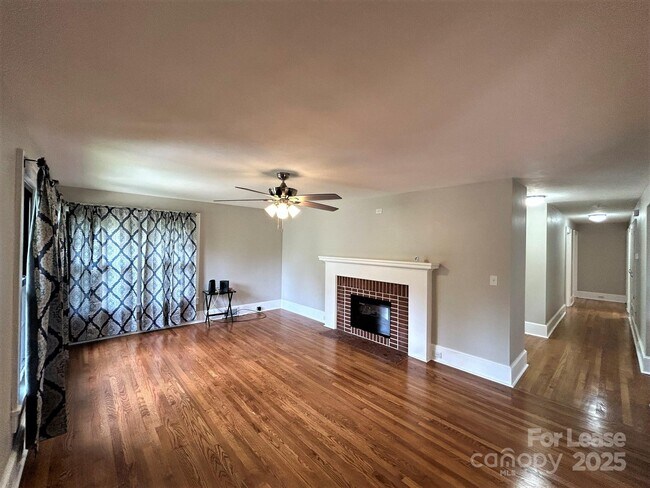 Foto del edificio - 2023 Robin Rd