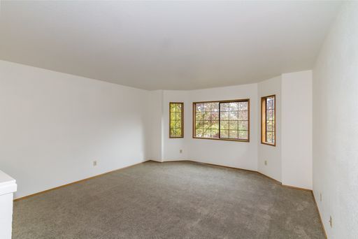 Foto del edificio - Maple Leaf 2-story 3 bed/2.5 bath with deck and garage available now for $3700!!