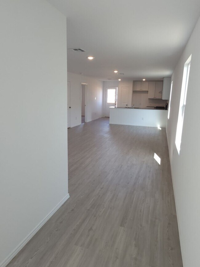 Building Photo - Converse Area - Knox Ridge