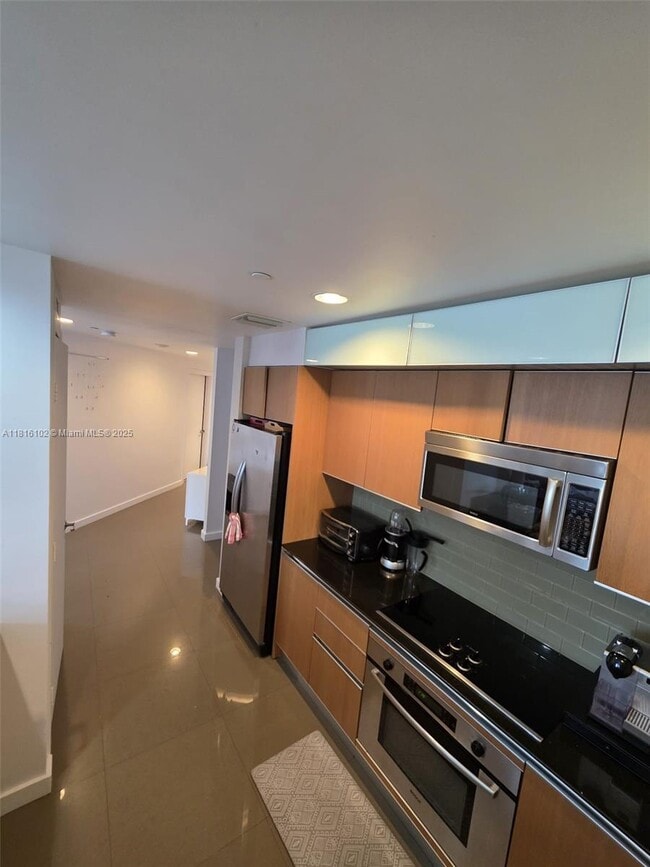 Building Photo - 1060 Brickell Ave