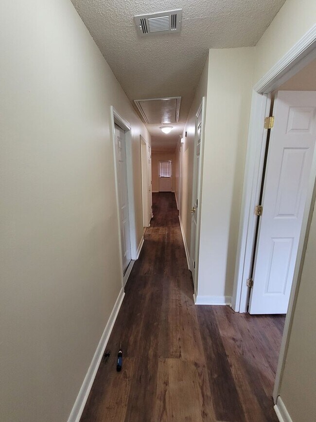 Foto del edificio - 104 Embleton Ct