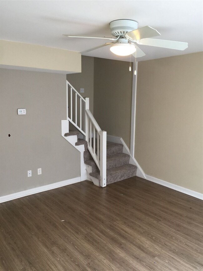 Foto del edificio - 3048 Northwoods Grove Rd