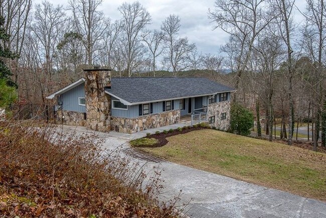 Building Photo - Stonecrest House