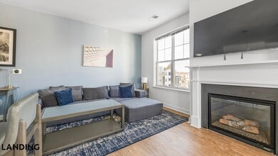 Building Photo - 909 Mansion Dr