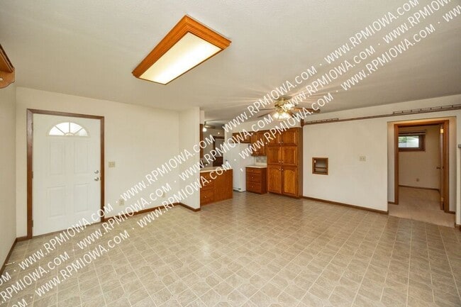 Building Photo - 605 4th Ave