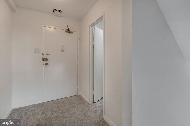 Foto del edificio - 1200 N Nash St