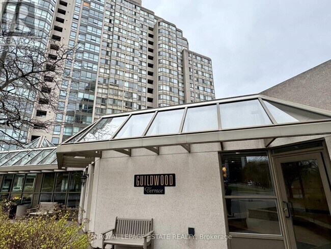 Photo du bâtiment - 807-3231 EGLINTON Ave