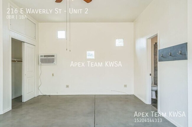 Foto del edificio - $745 Quaint Studio AVAILABLE NOW!