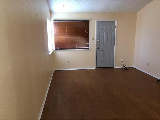 Building Photo - 1418 W Braker Ln