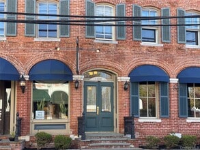 Building Photo - 1106 Main St