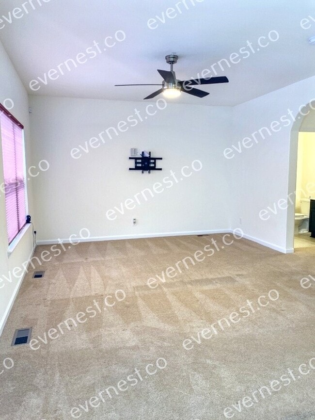 Foto del edificio - 102 Ridgeway St