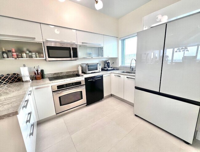 Foto del edificio - 601 NE 36th St