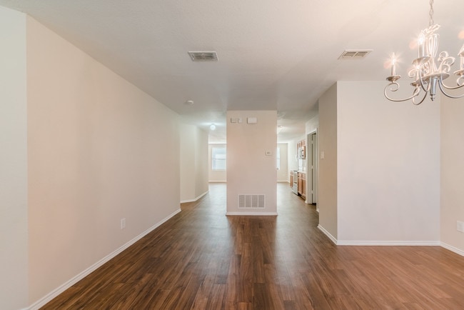 Building Photo - 2803 Amber Waves Ln