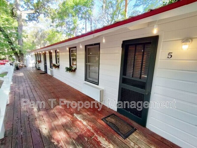 Building Photo - 5 Southwood Drive