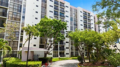 Building Photo - 17021 N Bay Rd