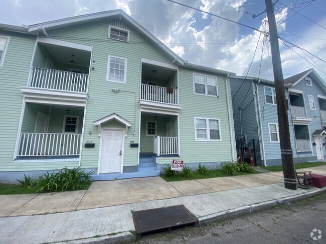 Building Photo - 2035 Amelia St