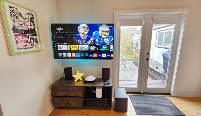 Building Photo - 11315 Roosevelt Way NE