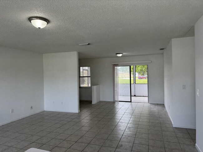 Building Photo - 710 NW Airoso Blvd