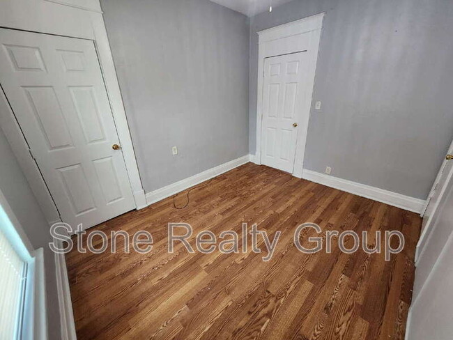 Building Photo - 1022 3rd Ave