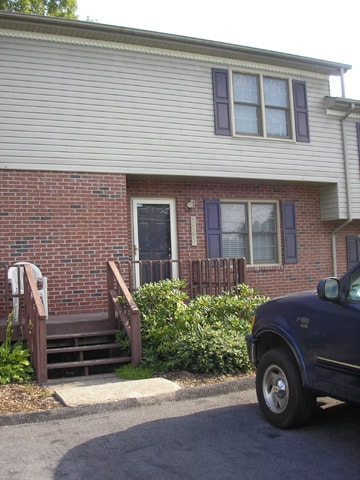 Primary Photo - 2263 Forest Acres Dr