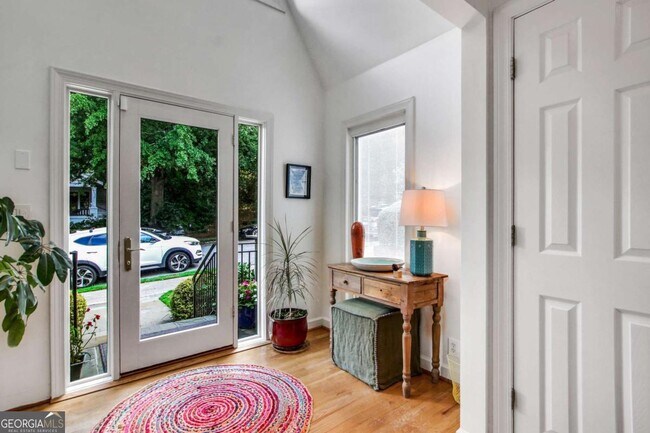 Foto del edificio - 925 Highland Terrace NE