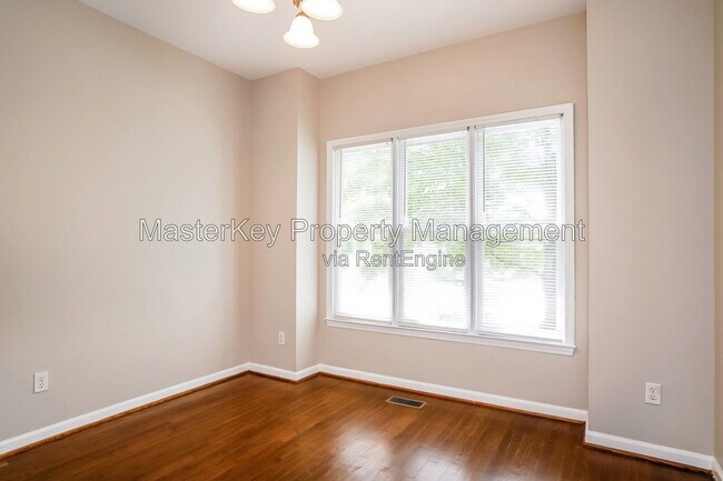 Foto del edificio - 1600 Nesfield Pl
