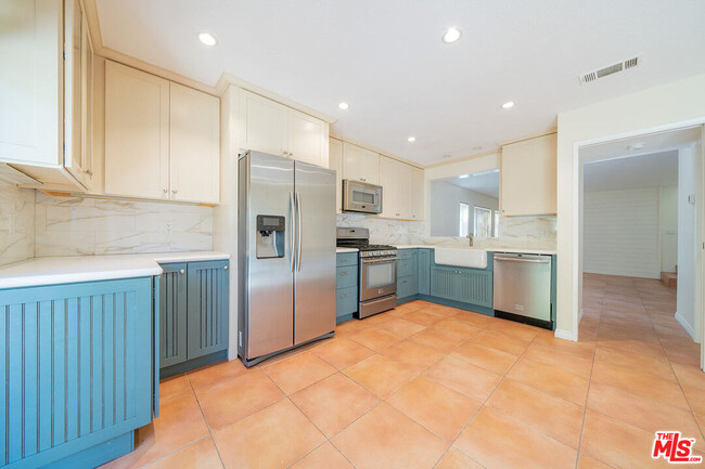 Building Photo - 2559 Ocean Cove Dr