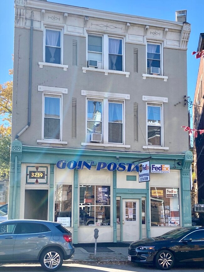 Great location apartment building with large one-bedroom units! - 3239 Jefferson Ave