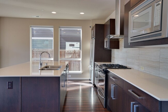 Building Photo - Luxury Oakleigh MainVue Home