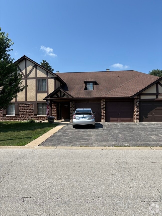 Building Photo - 1704 Lakecliffe Dr