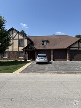Building Photo - 1704 Lakecliffe Dr