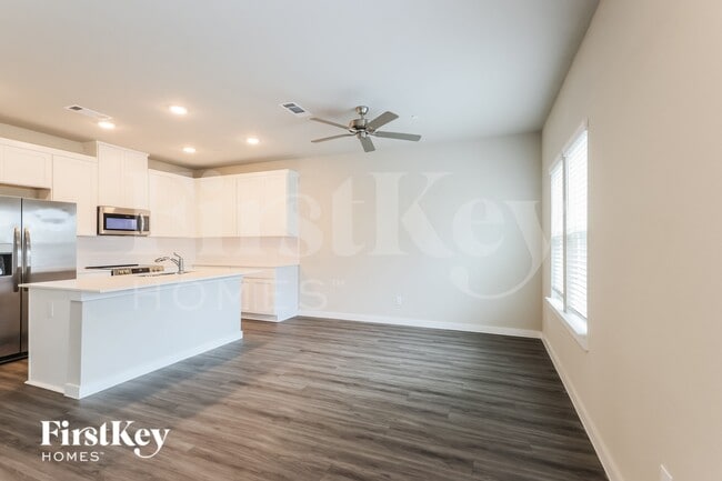 Building Photo - 18334 W Centro Cir