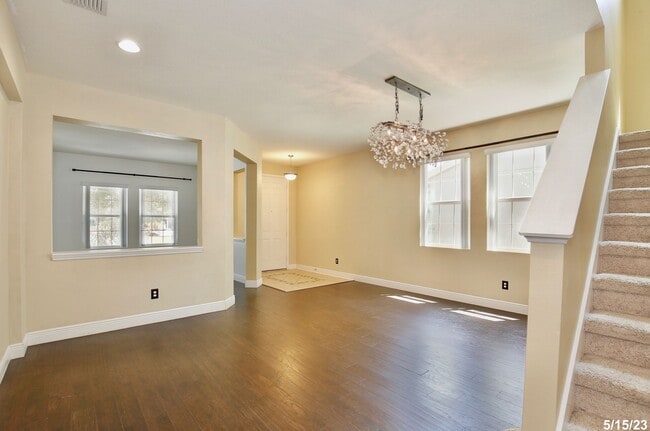 Building Photo - Gorgeous 4/3.5 Home with a Large Fenced Ba...