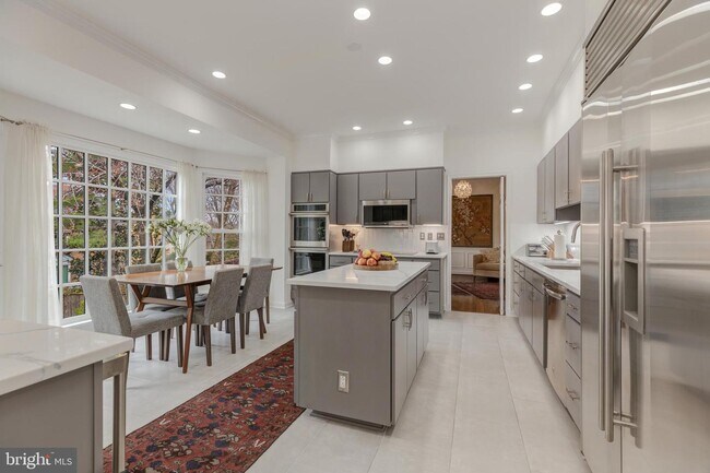 Foto del edificio - 5013 Warren St NW