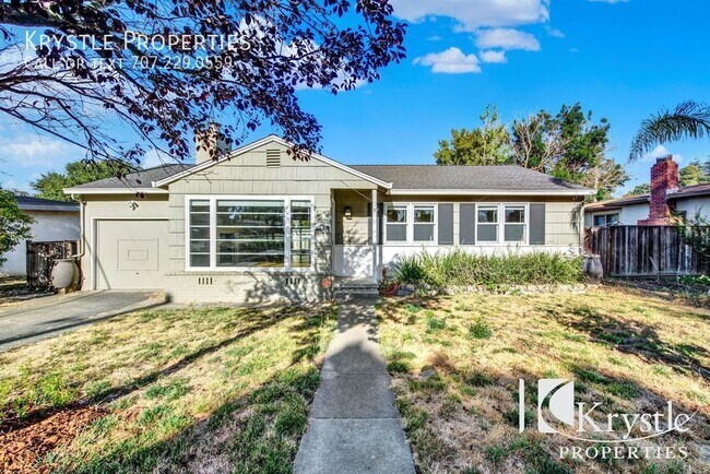 Building Photo - Amazing Home with Upgrades Throughout!