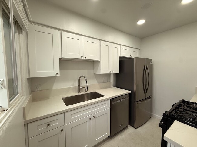 Building Photo - Charming 2BR/1BA home available in La Mesa with Large backyard!