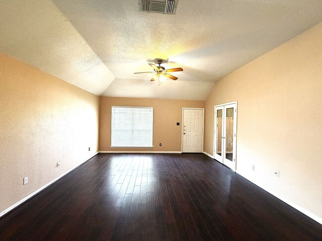 Building Photo - 405 Gina Dr